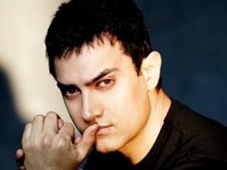 రోడ్లపై పీకే హడావిడీ..ఫ్యాన్స్ హంగామా