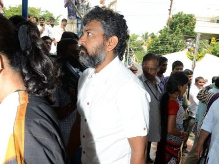 శ్రీహరి ఏడ్చేస్తారు, నాకు సంతోషం లేదు: రాజమౌళి