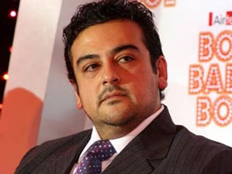 దేశం విడిచి వెళ్లాలంటూ...అద్నన్ సమీకి సమన్లు