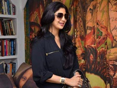 హీరోయిన్ శిల్పాశెట్టి ఇంట్లో దొంగలు పడ్డారు