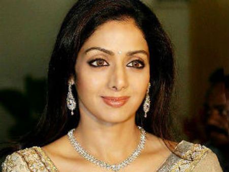 వ్యాంపు పాత్రలో శ్రీదేవిని ఊహించుకోగలమా?