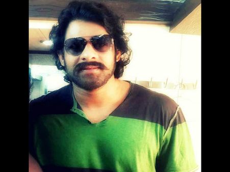 ‘ఫేస్‌బుక్’లో ప్రభాస్ ఎంట్రీ....ఫాలోయింగ్ కేక