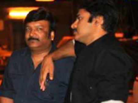 క్లారిటీ: పవన్ పొలిటికల్ ఎంట్రీపై...కోన వెంకట్ ట్వీట్