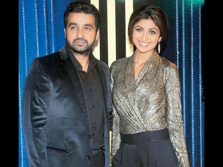 సినీ స్టూడియోపై దాడి, హీరోయిన్ కారు ధ్వంసం