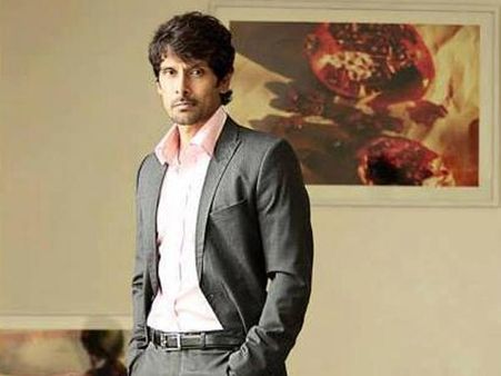 అన్నం మానేసి విక్రమ్ కేవలం...