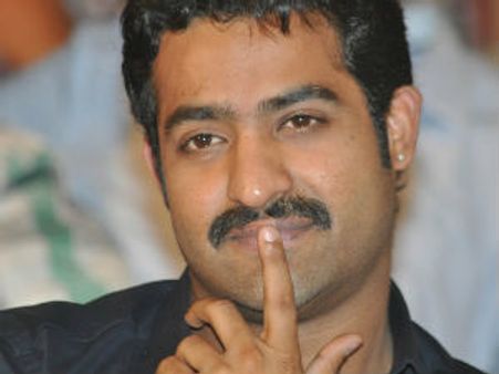 జూ.ఎన్టీఆర్ ఇంట్లోకి తుపాకీతో ఆగంతకుడు..పోలీస్ ఎలెర్ట్