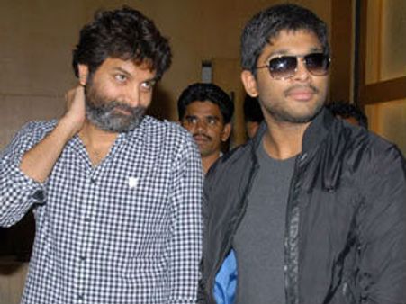 అక్కినేని అఖిల్ కాదు అల్లు అర్జున్?