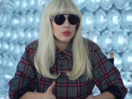 గంజాయి మత్తుకి అలవాటు పడ్డ హాట్ లేడీ!