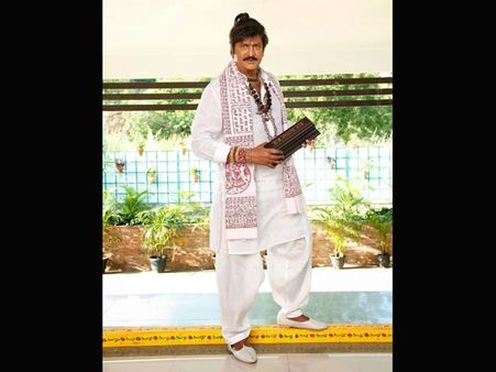 మంచు ఫ్యామిలీ మల్టీ స్టారర్ ‘పాండవులు పాండవులు తుమ్మెద’ ఫస్ట్ లుక్