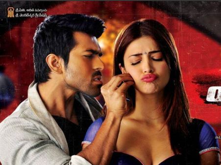 ము ము ముద్దొస్తోంది...సిగ్గు మొగ్గైన శృతి హాసన్(ఫోటో)