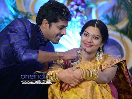 సింగర్ గీతా మాధురి పబ్లిసిటీ స్టంట్.. (వీడియో)