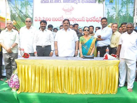 ఎన్టీఆర్ సినీకార్మిక సంఘం ఏర్పాటు, బాలయ్య హ్యాపీ