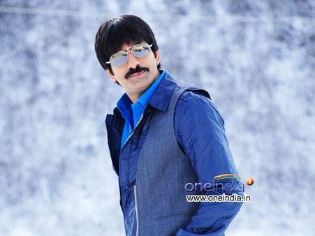 బ్యాంకాక్ లో రవితేజ ..ప్రెండ్స్ తో కలిసి ఎంజాయ్