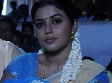 మదురై పడుచుగా హీరోయిన్ పూర్ణ