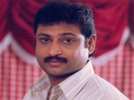 దళితుడిని వేధించిన నటుడిపై కేసు నమోదు