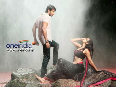 హ్యాపీ జర్నీ (‘వెంకటాద్రి ఎక్స్‌ప్రెస్’రివ్యూ)