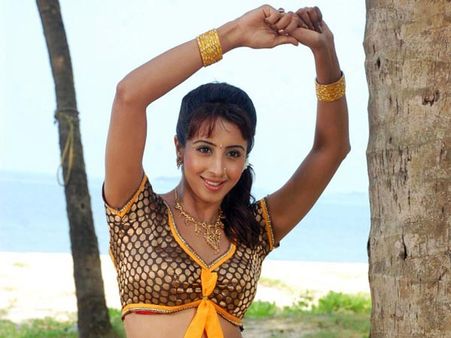 ప్రభాస్ హీరోయిన్ కు ఫోన్లో వేధింపులు