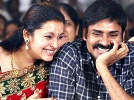 భార్యను సర్‌ప్రైజ్ చేసిన పవన్ కళ్యాణ్?