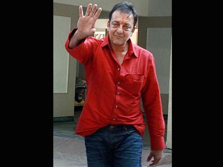 సంజయ్ దత్ పెరోల్ : విచారణకు ఆదేశించిన ప్రభుత్వం