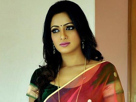 అశ్లీలంగా చిత్రీకరించారు: పోలీసులకు ఉదయభాను కంప్లైంట్