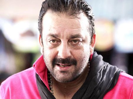 షాకింగ్: జైల్లో సంజయ్ దత్‌కు మందు, విందు!