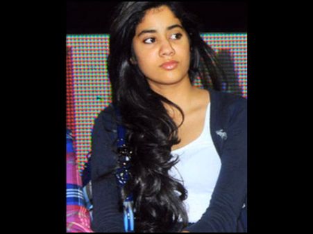 మళ్లీ వార్తల్లోకి శ్రీదేవి కుమార్తె