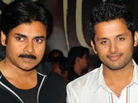 పవన్ కళ్యాణ్ సూపర్ హిట్ రీమేక్ లో నితిన్?