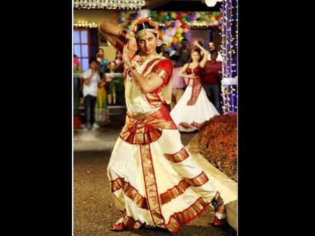 లేడీ అవతారంలో హీరో సుమంత్ (ఫోటో)