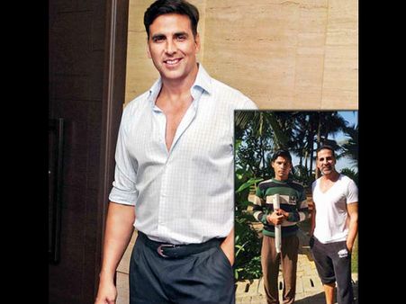 హీరోని చూడటం కోసం 42 రోజులు కాలినడకన...