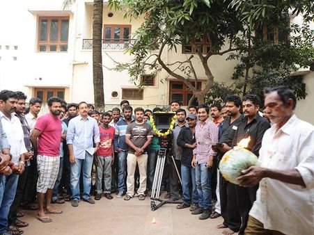 మహేష్ బాబు ‘1’: గుమ్మడికాయ కొట్టారోచ్ (ఫోటో)