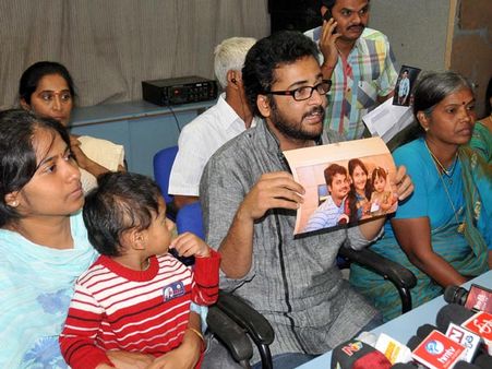 హీరో శివాజీ ఆమ్ ఆద్మీ టర్న్...(ఫోటోలు)