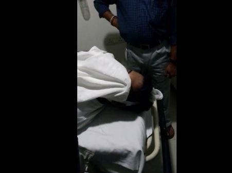 ఉదయ్ కిరణ్ మృత దేహం..ఎవరూ తీసుకు వెళ్లలేదు