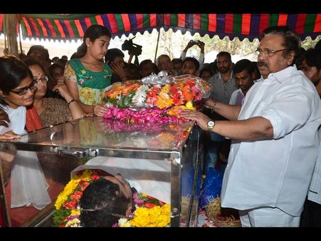 కొన్ని శక్తులు ఉదయ్ కిరణ్ జీవితంతో ఆడుకున్నాయి : దాసరి