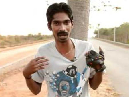 మసాజ్ సెంటర్లో ధన్ రాజు,పోలీసులు అరెస్టు