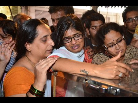 ఉదయ్ కిరణ్ భార్య‌ గంధరగోళం, పోలీసుల అనుమానం!?