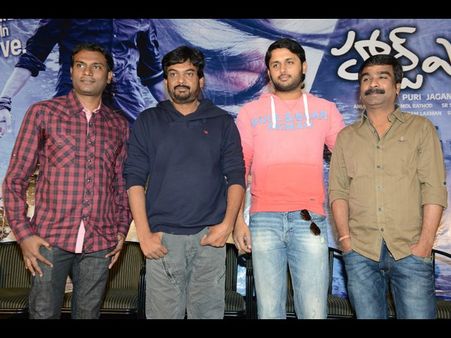 నితిన్‌తో లవ్‌లో ఉన్నానంటున్న పూరి (ఫోటోలు)