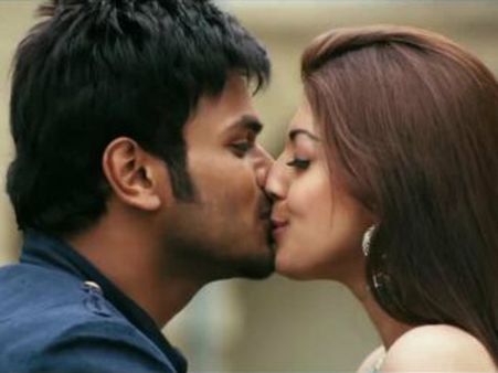 పవన్ పవర్...మనోజ్‌‍తో లిప్ లాక్ (ఫోటో)