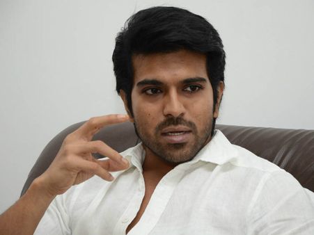 కొత్త టాలెంట్: డాడీ, బాబాయ్ రూట్లో రామ్ చరణ్!