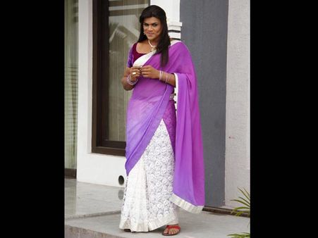 హాట్ టాపిక్: లేడీ గెటప్ లో మంచు మనోజ్‌ (ఫోటో)