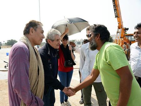 గ్రేట్ మూమెంట్: ‘బాహుబలి’ సెట్లో విదేశీ అతిథి(ఫోటో)