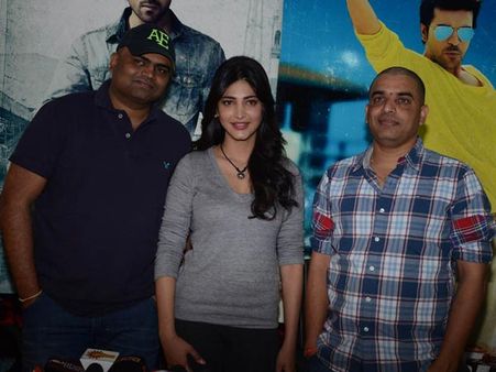 గబ్బర్ సింగ్, ఎవడు సేమ్ ఫీలింగ్ (శృతిహాసన్ ప్రెస్ మీట్)