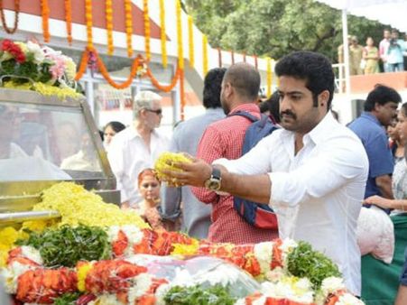 రెండు కళ్లను కోల్పోయాం: జూ ఎన్టీఆర్