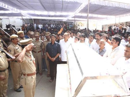 అక్కినేని అంతిమయాత్ర, పోలీసుల గన్ సెల్యూట్ (ఫోటోలు)