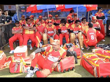 నిరాశ పరిచిన వెంకీ.. సీసీఎల్‌ మ్యాచ్ హైలెట్స్ (ఫోటోస్)