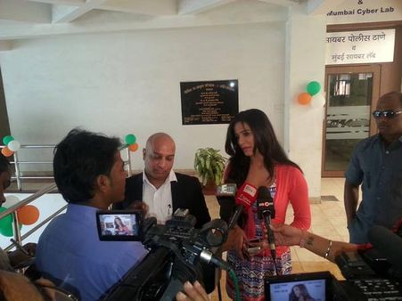 సెక్స్ బాంబ్ వెబ్ సైట్ ని హ్యాక్ చేసి...