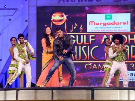 సింగర్ గీతామాధురి న్యూ అవతార్, ప్రియుడితో డాన్స్ (ఫోటోలు)