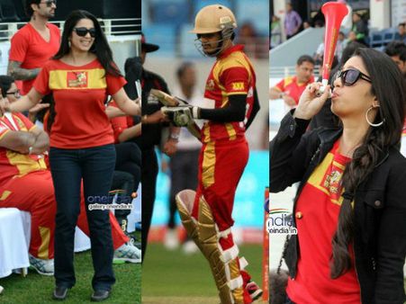 పుంగి భజాయించిన చార్మి, అఖిల్ వీరబాదుడు (ఫోటోలు)