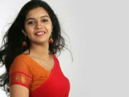 కుర్ర హీరోతో కలర్స్ స్వాతి ఎఫైరా?