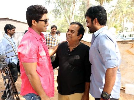 బన్నీని కూడా రంగంలోకి దింపిన బ్రహ్మీ (ఫోటోలు)