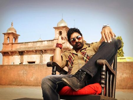 'పిల్లా నువ్వు లేని జీవితం' లో జగపతి బాబు ఫస్ట్ లుక్